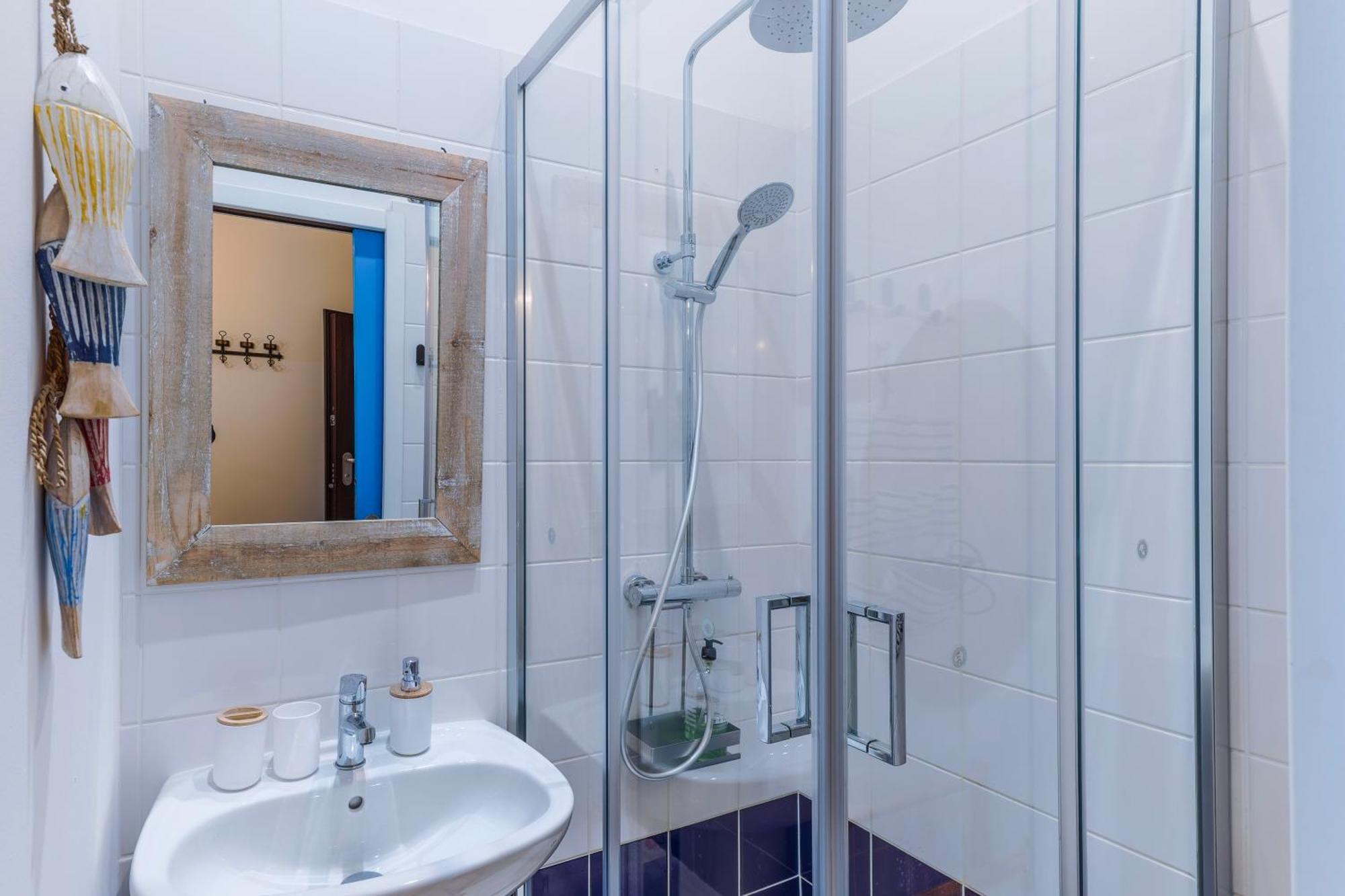Studio Travel 24M2, 120M Vieux-Port ,Clim , Wifi ,Acces Autonome Avec Code Marsilya Dış mekan fotoğraf